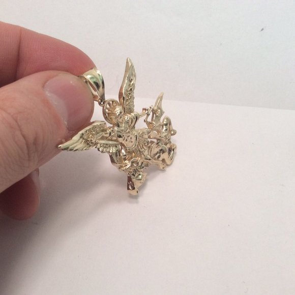 10k Gold Saint Michael Archangel and Devil Pendant 10.5gr - Picture 6 of 8